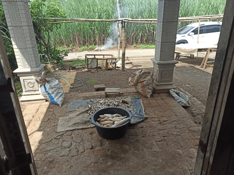 One of the locations reflecting local activities, where residents burn household waste. Photo: from Nafas and Universitas Brawijaya