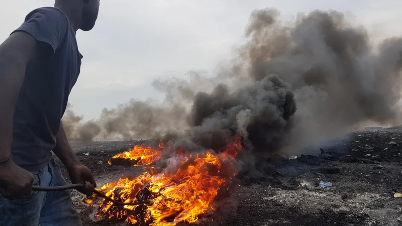Burning sheathed cables to recover copper